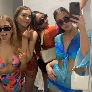 Meet your Posher, Ella